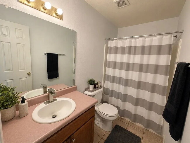 Photo - "Charming 3-Bed Oasis with 2 Baths in Los Lunas – 1216 Sq Ft of Cozy Living!"