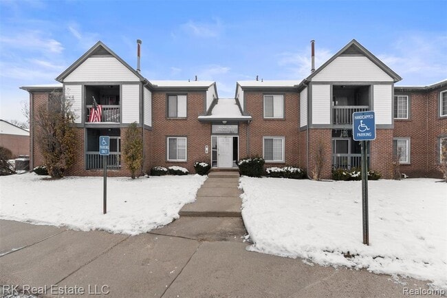 Building Photo - 15510 Ashley Ct Unit 57