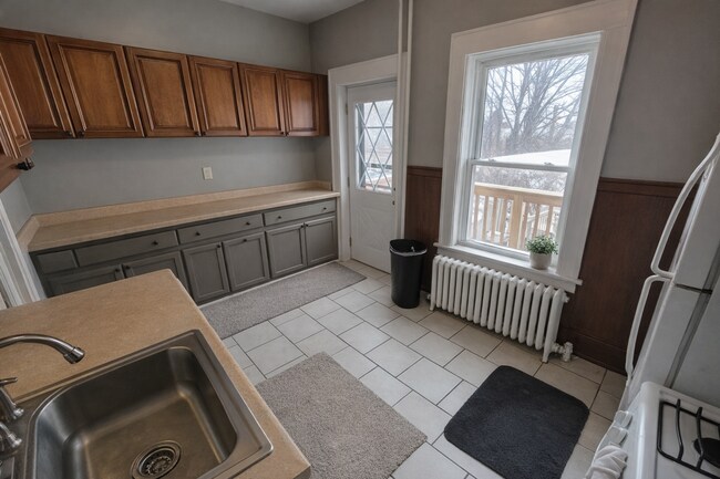 Photo - AVAILABLE JUNE -  4 Bed 1 Bath Townhome