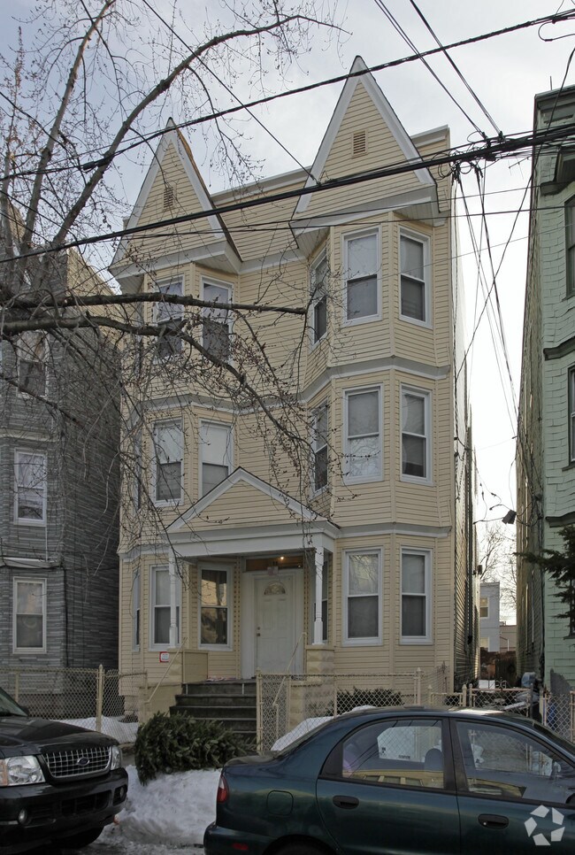 Primary Photo - 75 Clarke Ave