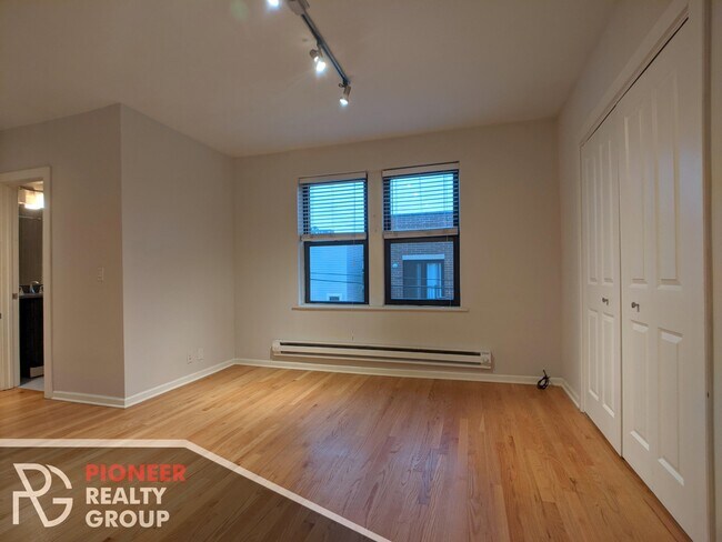 Photo - 2832 W Palmer St Unidad 307