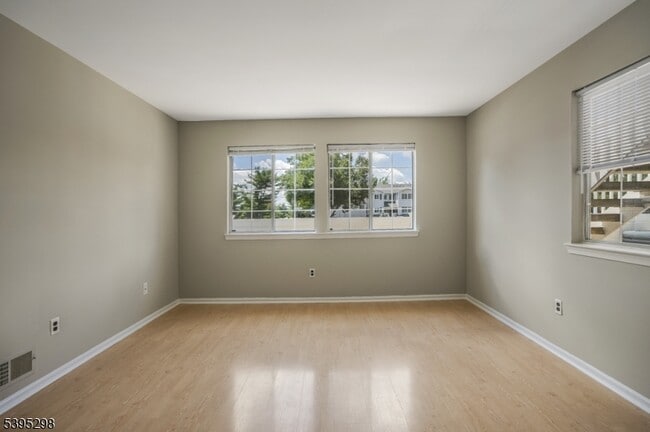 Photo - 29 Cheswich Ct