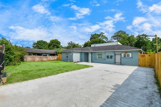 Building Photo - 5714 Doulton Dr Rental