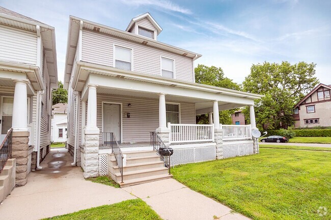 Building Photo - 1646 E St Unit 1 Rental