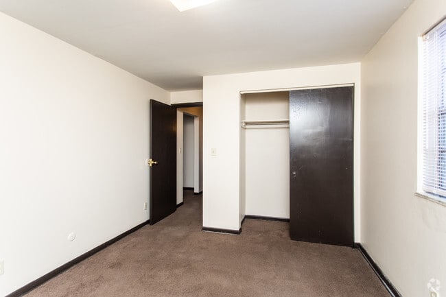 1BR, 1BA - 650 SF