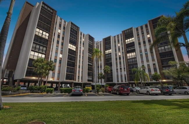 Building Photo - 10355 Paradise Blvd Unit 702