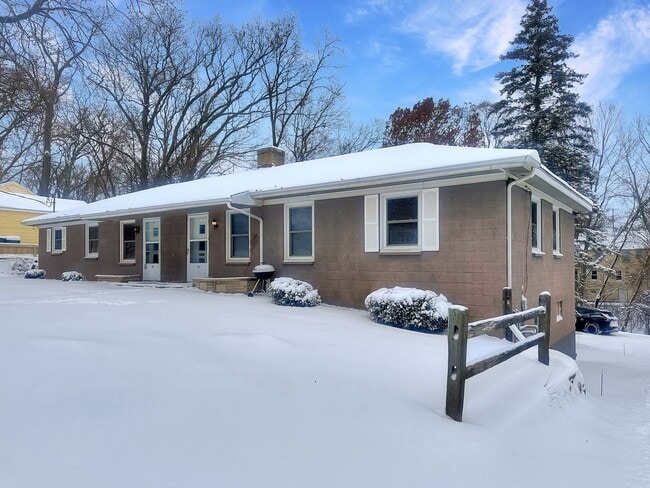 Building Photo - 28 Ridgewood St