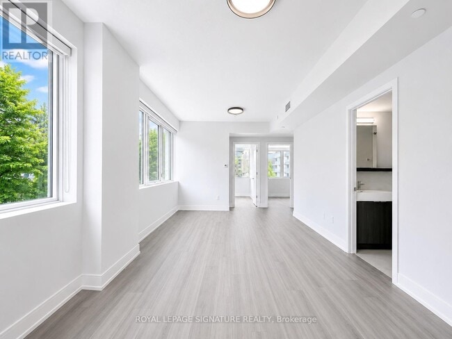 Photo - 664 Spadina Ave. Unit 204