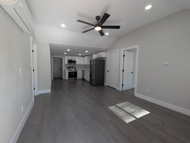 Photo - 4940 Virginia St