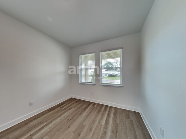 Photo - 3019 19th Ave W