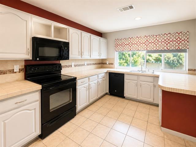 Photo - 2304 Chinaberry Dr