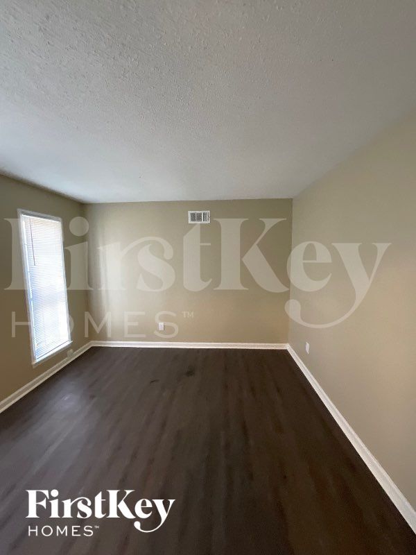 2776 Ravenwood Dr