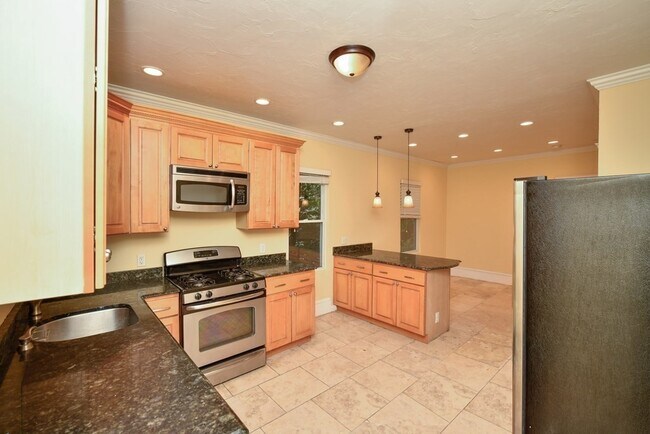 Photo - 65 Hollander St