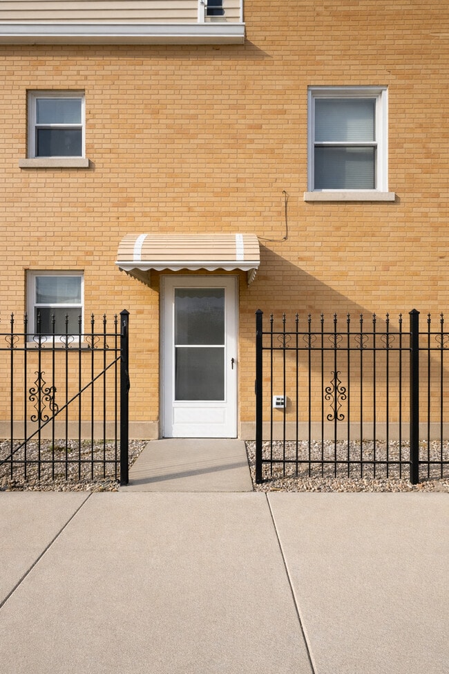 Photo - 4858 S Springfield Ave Unit 1W