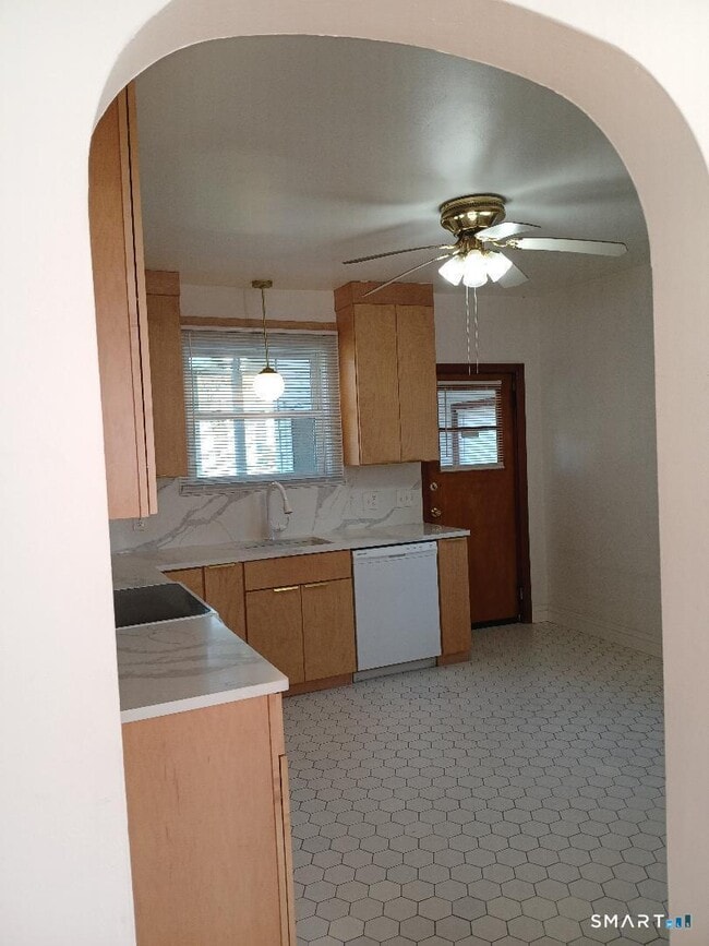 Building Photo - 16 Church St Unit 1