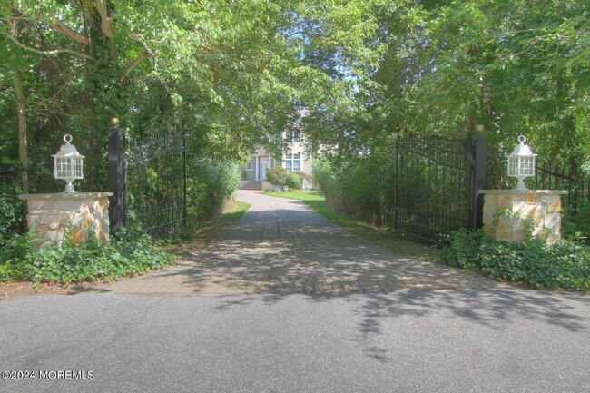 Photo - 199 Lake Ave