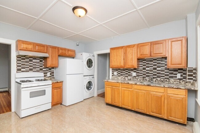 Building Photo - 5 Semont Rd Unit 2