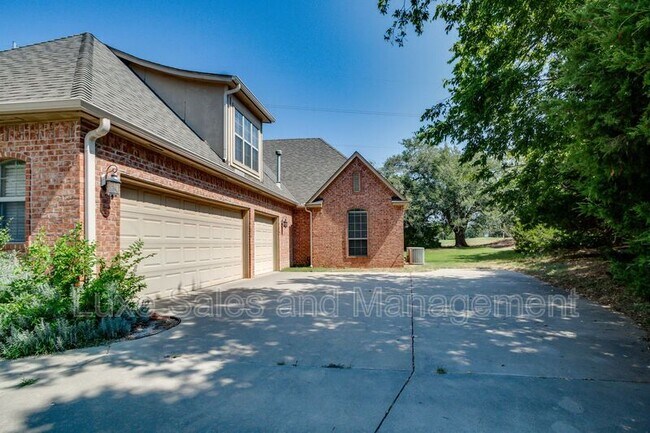 Photo - 3341 Heritage Green Cir