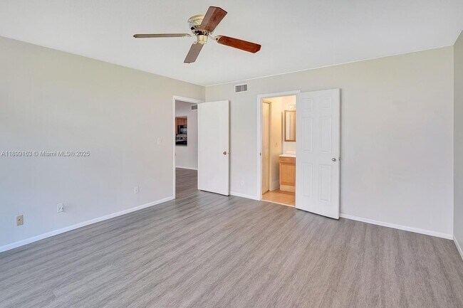 Photo - 311 W Laurel Dr Unidad 1402