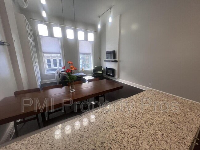 Photo - 715 N Milwaukee St Unit 302