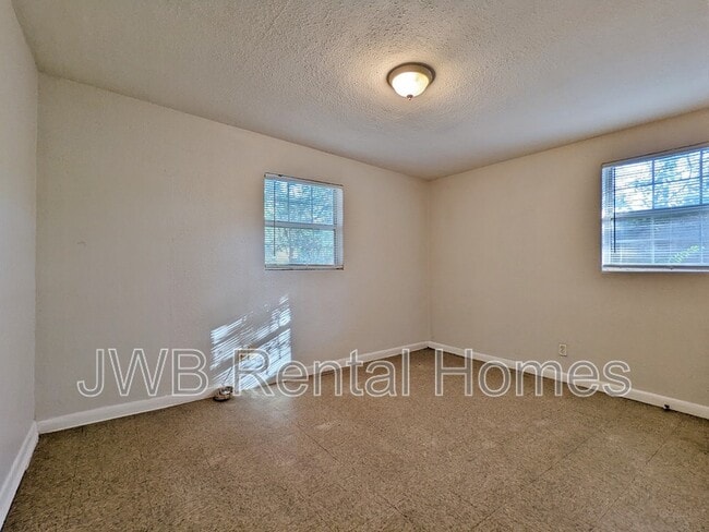 Photo - 3043 Nolan St