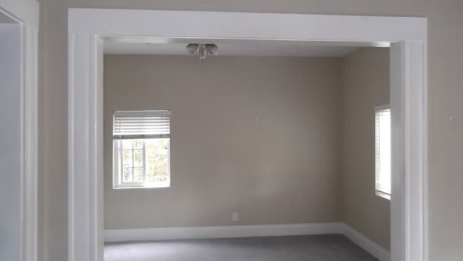 1153 W 37th Pl Unit 1