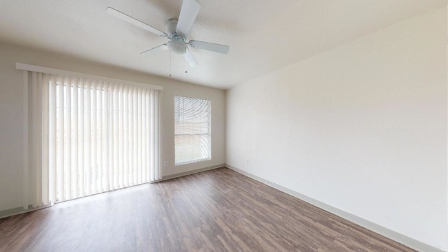 Photo - 1540 Apartments