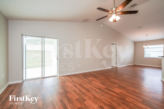 Photo - 881 Greenshank Dr