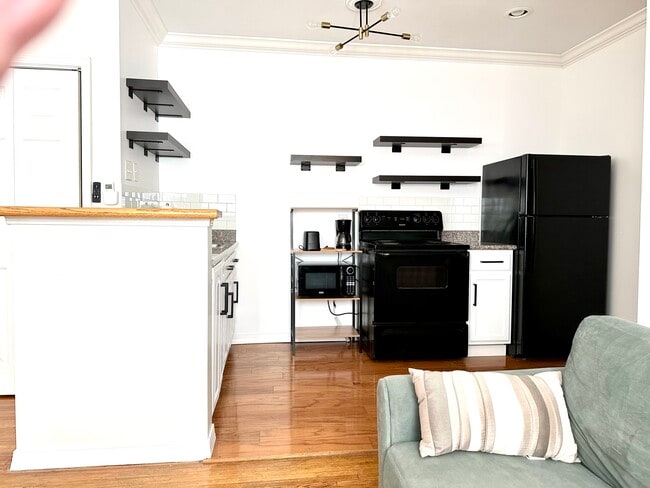 Kitchen - 1108 S Detroit Ave Unit 4A