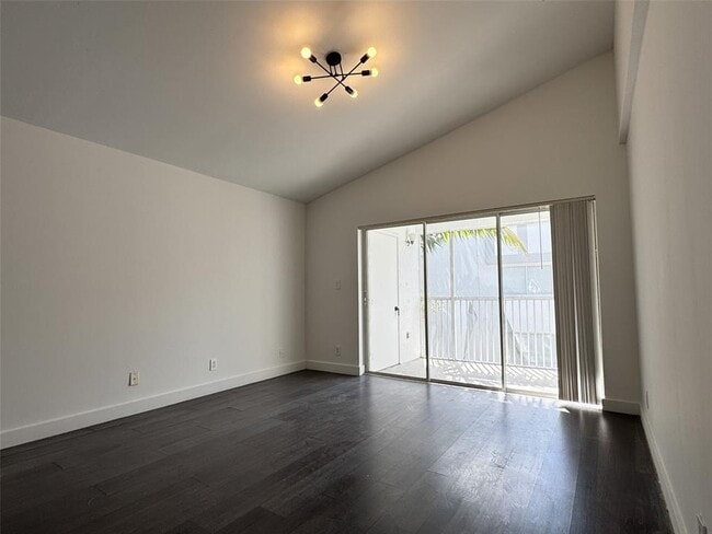 Building Photo - 5672 Rock Island Rd Unit 271