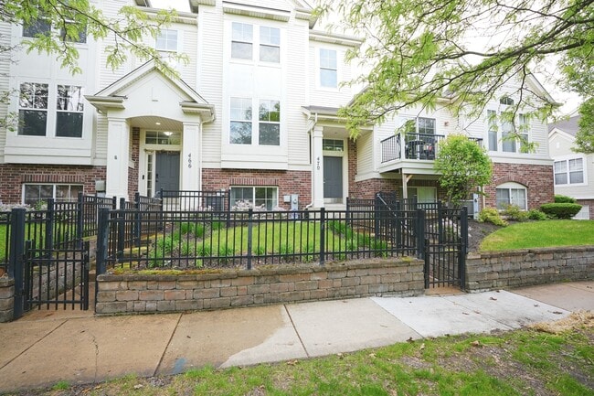 Photo - 470 Grosvenor Ln