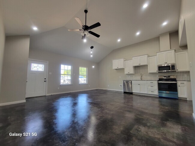 Photo - 205 Hayes St