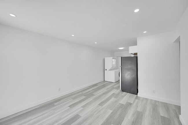 Photo - 1157 W 36th St