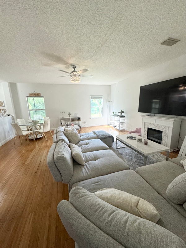 Photo - 955 Churchhill Ln