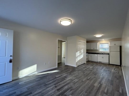 Building Photo - 2301 Lakeland Dr Unit Lakeland