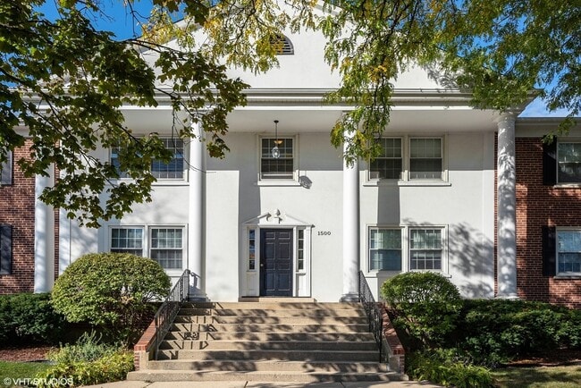 Building Photo - 1500 W Touhy Ave Unit 2N