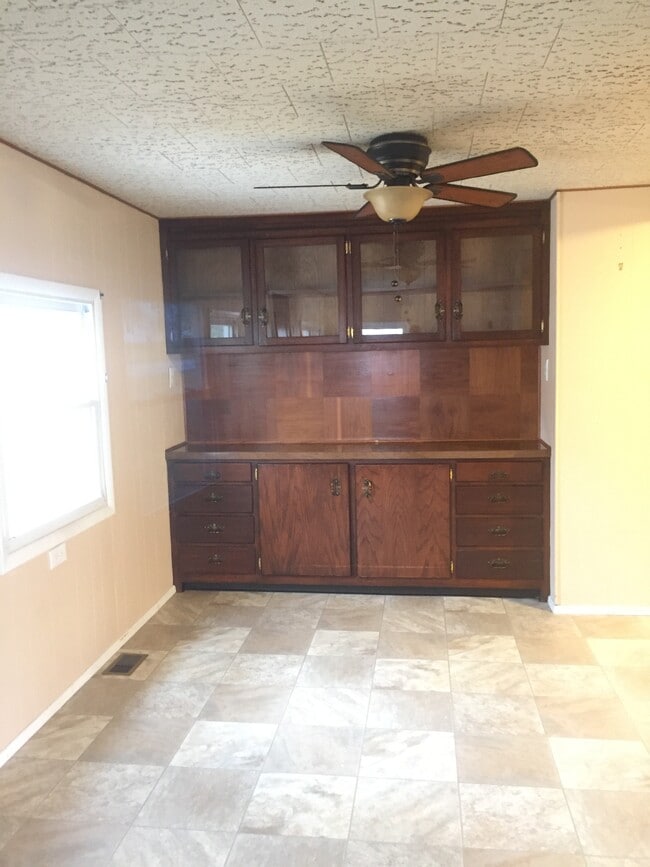 Photo - 5743 Sullivan Trail