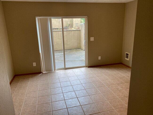 Photo - 121 SE Ainslee Ave Unit Pet friendly townhome