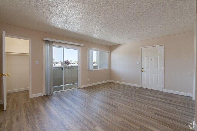 2BR, 1BA - 805 SF - Living Room