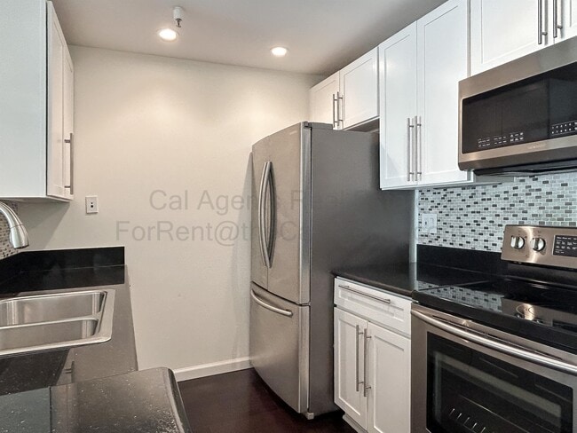 Photo - 6400 Christie Ave