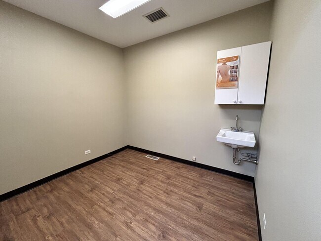 4956 W Irving Park Rd Unit 200