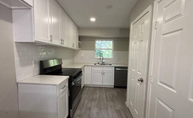 Photo - 3028 Francis St