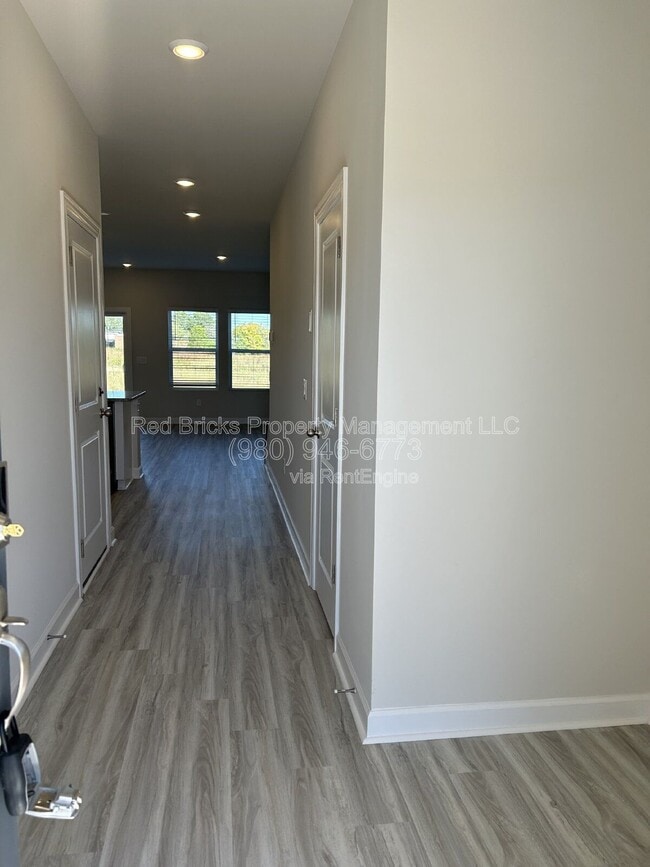 Photo - 1816 Braemar Vlg Dr