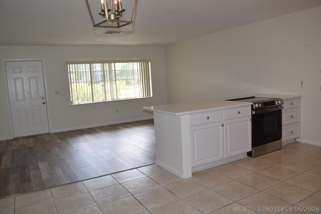Photo - 1881 SE Airoso Blvd