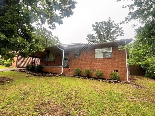 Photo - 4700 N Locust St