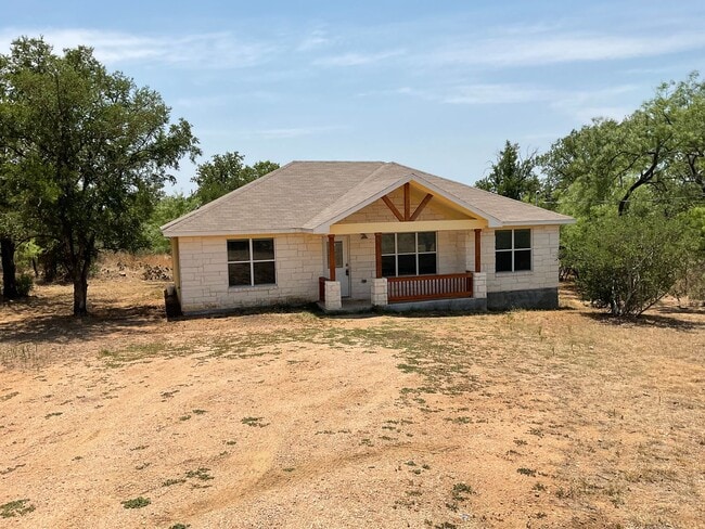 Building Photo - *COMING SOON* Lake Life Meets Modern Comfort in Kingsland!