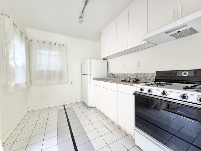 Photo - 2816 Arizona Ave Unidad 2