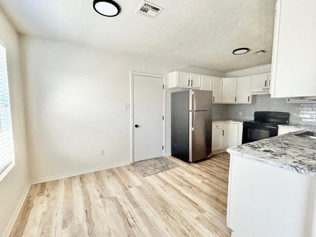 Photo - 1214 NW Columbia Ave