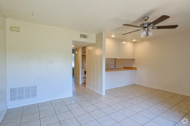 2BR, 2BA - 1,100SF - Living Area
