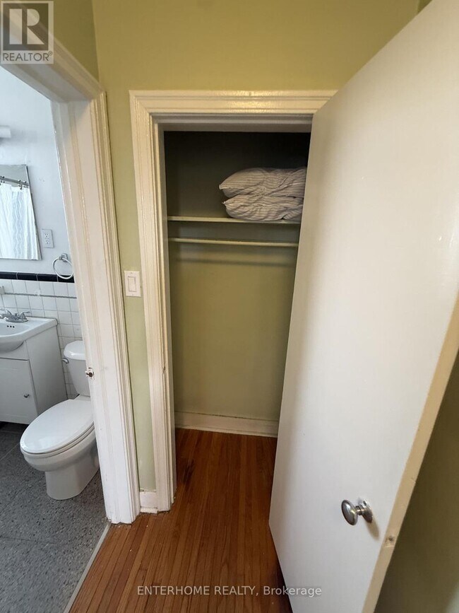 Photo - 51 Queen St E Unit 1